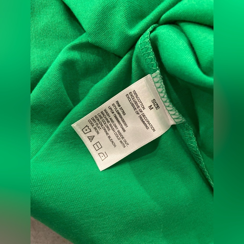 NWT Rafaella Size M Kelly Green V Neck Short Sleeve Tee Shirt Embroidered Trim - Picture 9 of 11